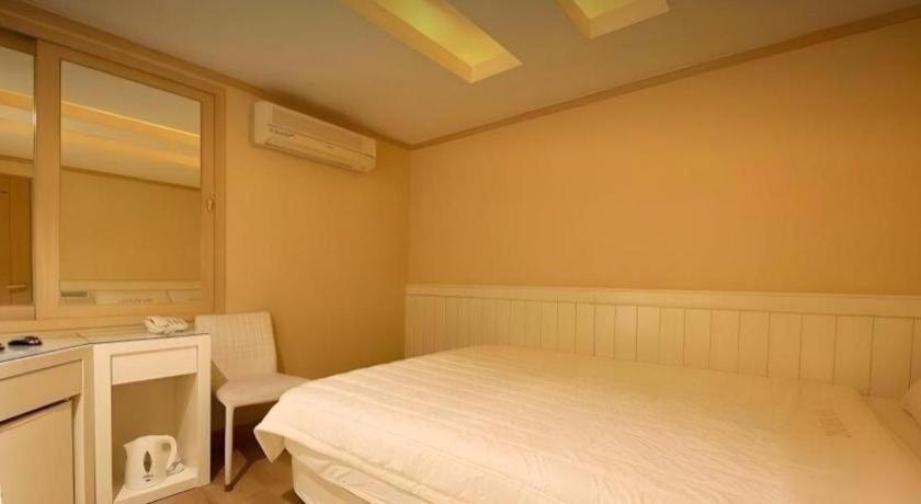 Sinyoung Motel Seoul Bagian luar foto