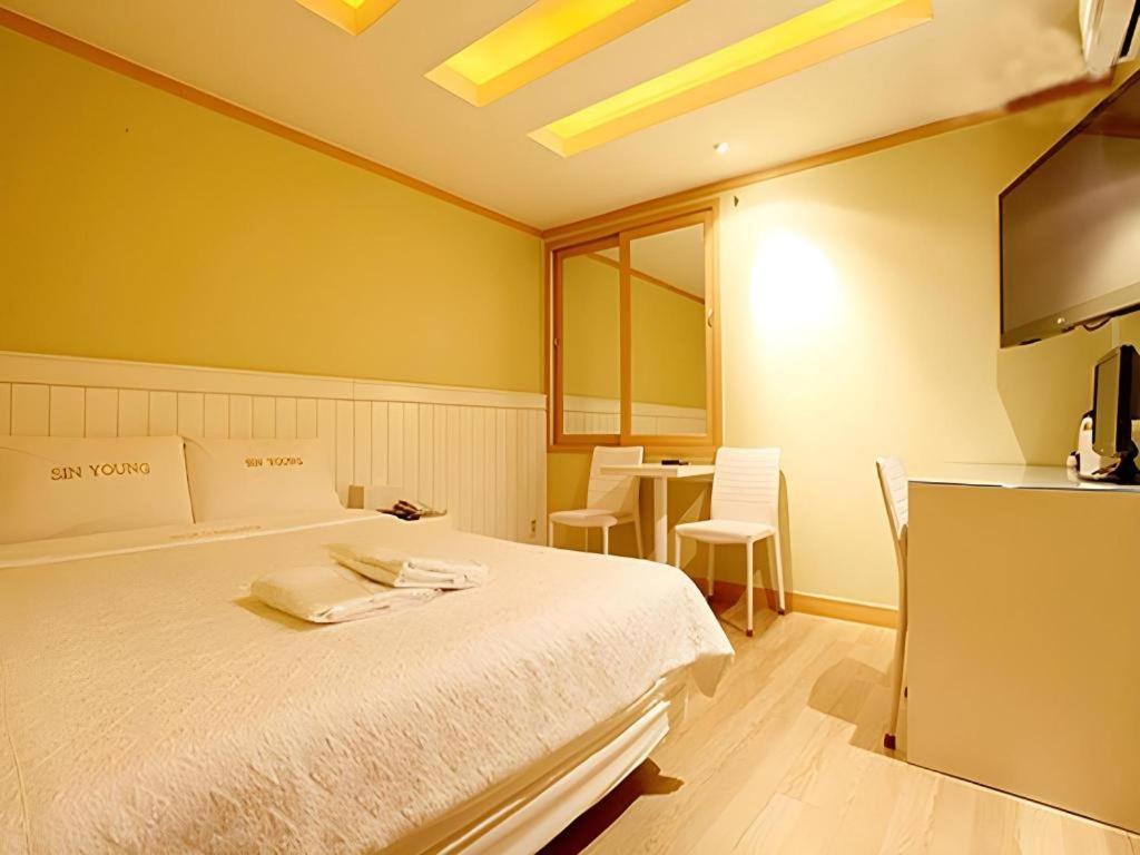Sinyoung Motel Seoul Bagian luar foto