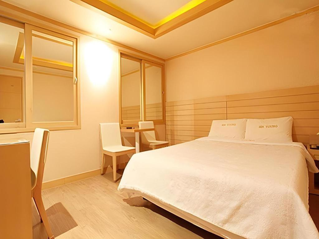 Sinyoung Motel Seoul Bagian luar foto