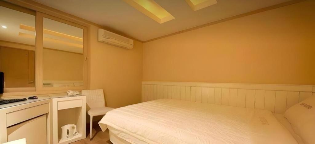 Sinyoung Motel Seoul Bagian luar foto