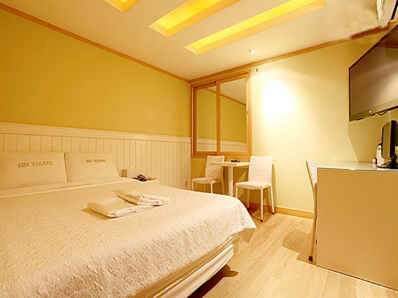 Sinyoung Motel Seoul Bagian luar foto